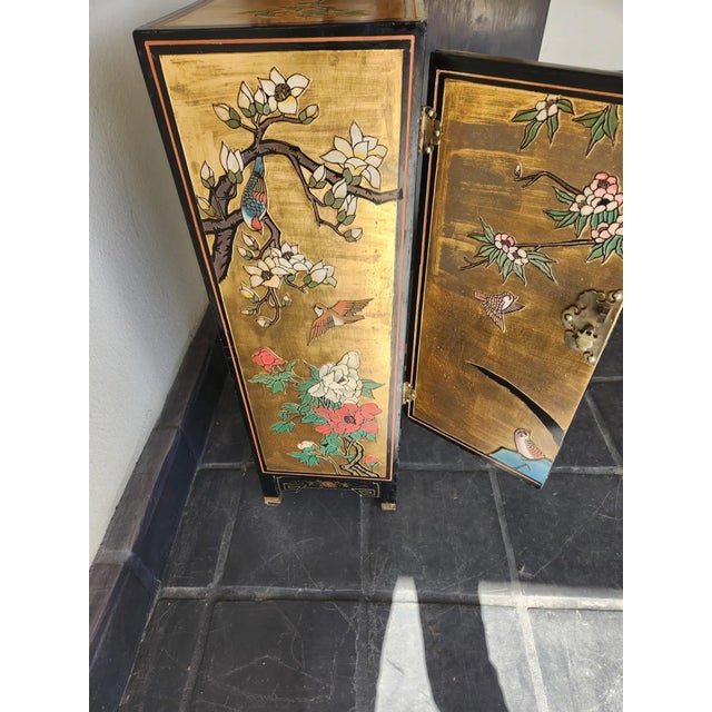 1950s Chinoiserie Hand Painted Elegant Gold Leaf Chinese Cabinet For Sale - Image 10 of 12