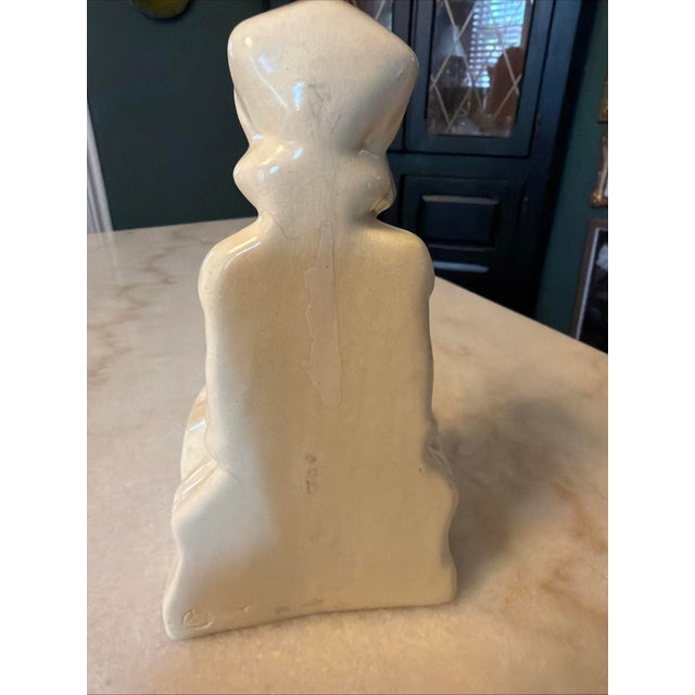 1920s Cowan Art Pottery Bookend Sunbonnet Girl (1) Buttery Smooth Ivory Glaze 1929 For Sale - Image 5 of 7