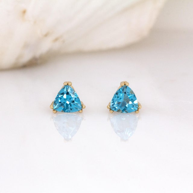 Captivating Swiss Topaz Solitaire Stud Earrings: 14k Solid Gold, Trillion 4mm For Sale - Image 4 of 8
