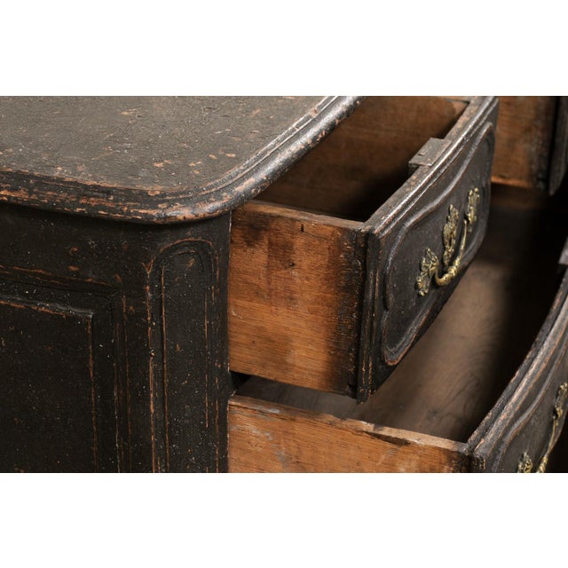 18th C. French Louis XV Bow-Front Commode For Sale In Atlanta - Image 6 of 10