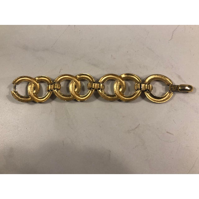 1970s 1970s Crown Trifari Textured Gold Link Bracelet For Sale - Image 5 of 14