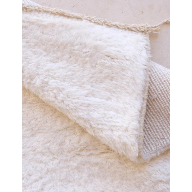 Moroccan White Solid Wool Rug - 14.7 X 10.3 Ft For Sale - Image 4 of 8