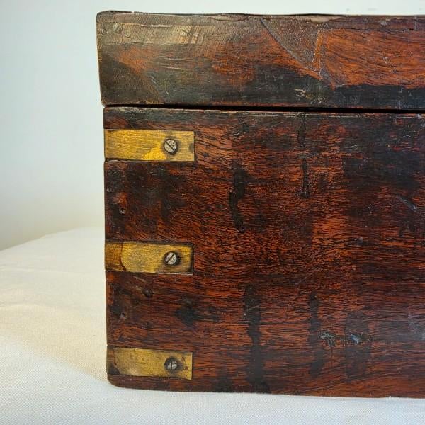 19th Century Anglo Indian Brass Strapped Rosewood Campaign Vanity Dressing Box For Sale - Image 14 of 18