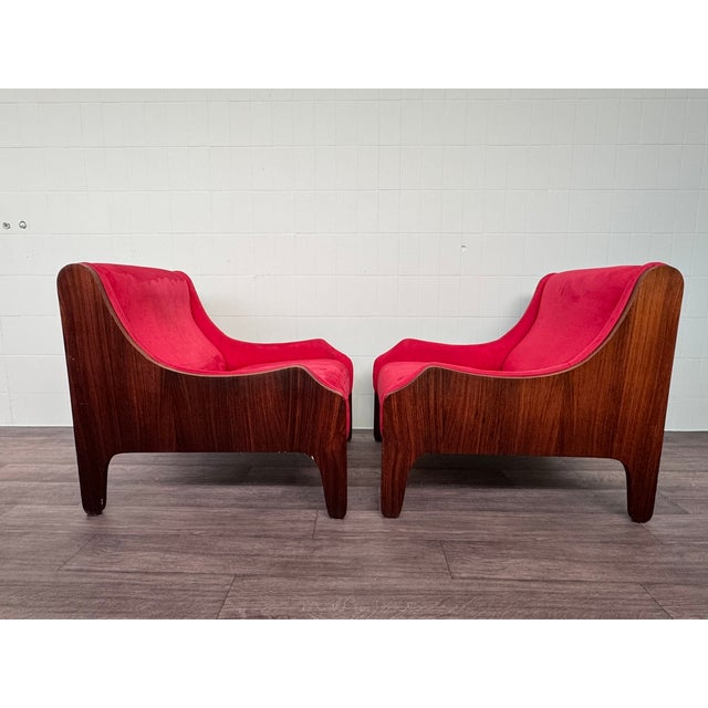The pair of armchairs highlighted was made in Italy in the 1960s, imitating the style of the iconic "Milord" armchair,...