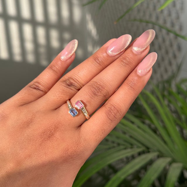 Pink & Blue Toi Et Moi 1 Carat Sapphire Ring in 14k Yellow Gold Size 4 For Sale In New York - Image 6 of 15