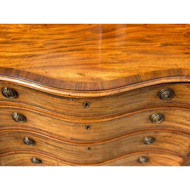 Antique George III Serpentine Chest of Drawers, 1790 For Sale - Image 4 of 13