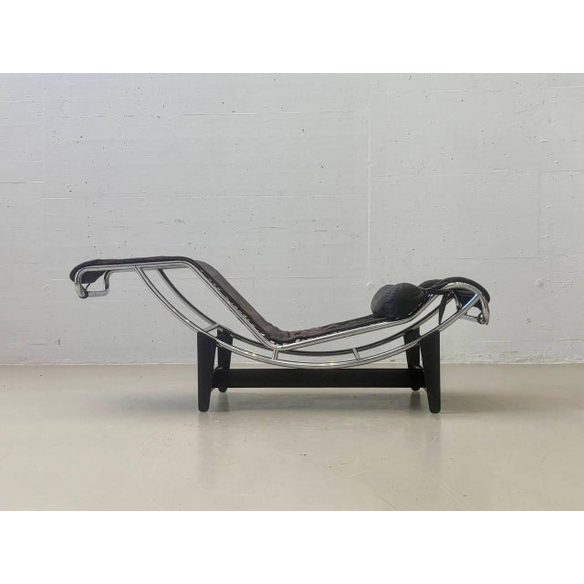 LC4 Chaise Longue with Ponyfell Le Corbusier, Pierre Jeanneret and Charlotte Perriand by Pierre Jeanneret for Cassina, 1960s For Sale - Image 6 of 18