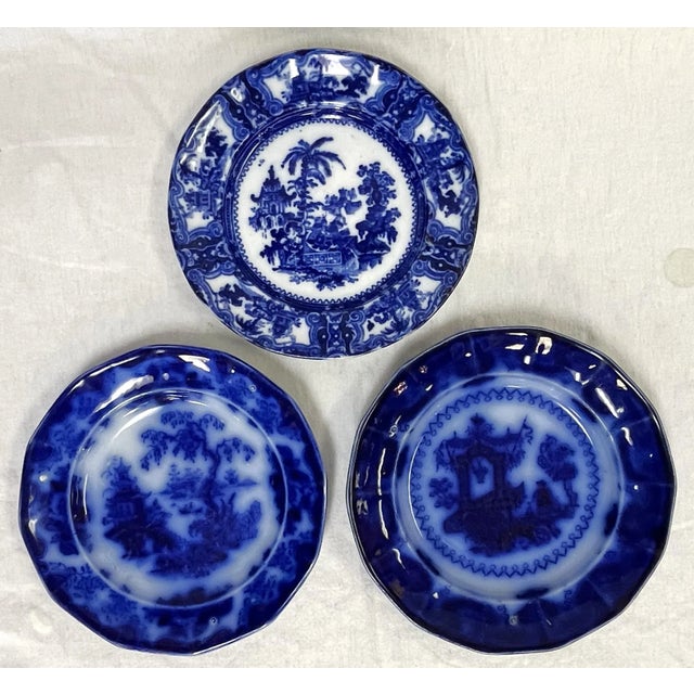English Vintage Asian Design Porcelain Blue and White Plates- Set of 3 For Sale - Image 3 of 12