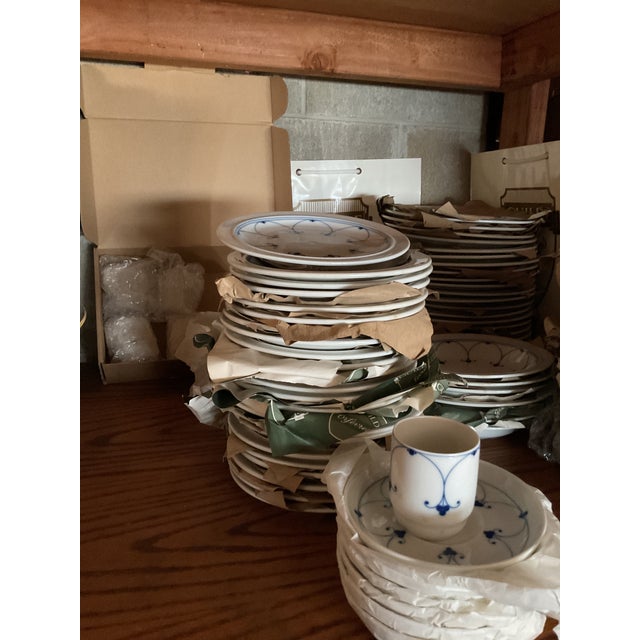 New 1980s Exquisite Porcelain With Kiruna Blue-Mittsomer Set 101 Pieces For Sale - Image 11 of 14