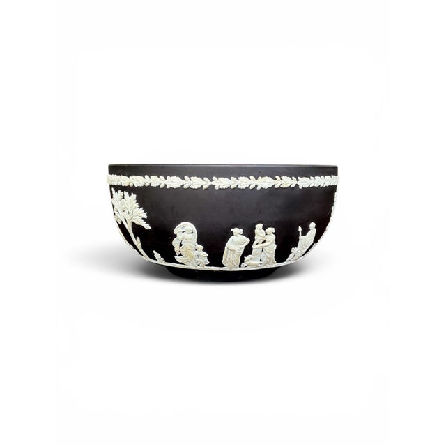 Neoclassical Mid-Century Wedgwood Black Jasperware Basalt Glaze Pottery Neoclassical Sacrifice Bowl For Sale - Image 3 of 5
