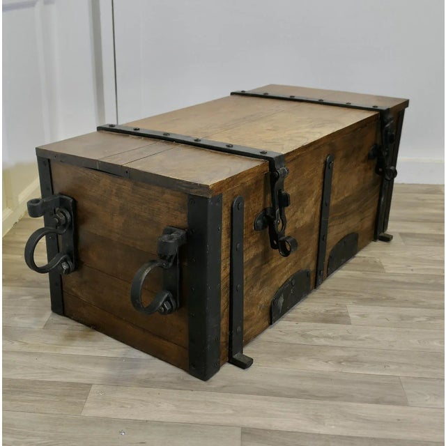 French Elm Cannonball Box with Iron Hasps and Carrying Hoops For Sale - Image 10 of 10