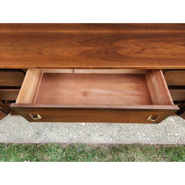 Broyhill Brasilia Mid Century Modern Walnut Triple Dresser Credenza | Sculptural Doors | Vintage 1960s For Sale - Image 15 of 16