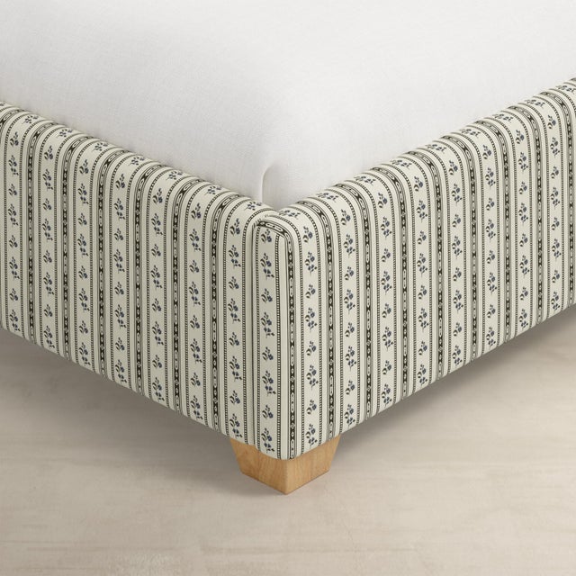 Stoffer Home x Cloth & Company Elsie Headboard in Botanical Stripe Olive with Olive Welt, King For Sale In Chicago - Image 6 of 9