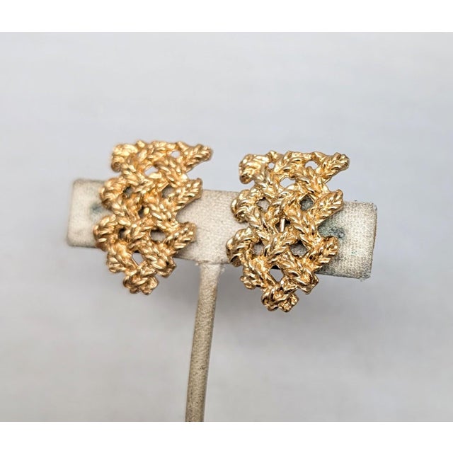 1960s Vintage 1960s Signed Napier Goldtone Lattice Clip Earrings - 2 Pieces For Sale - Image 5 of 7