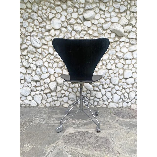 Fritz Hansen Model 3117 Adjustable Swivel Chair by Arne Jacobsen for Fritz Hansen, 1960s For Sale - Image 4 of 12