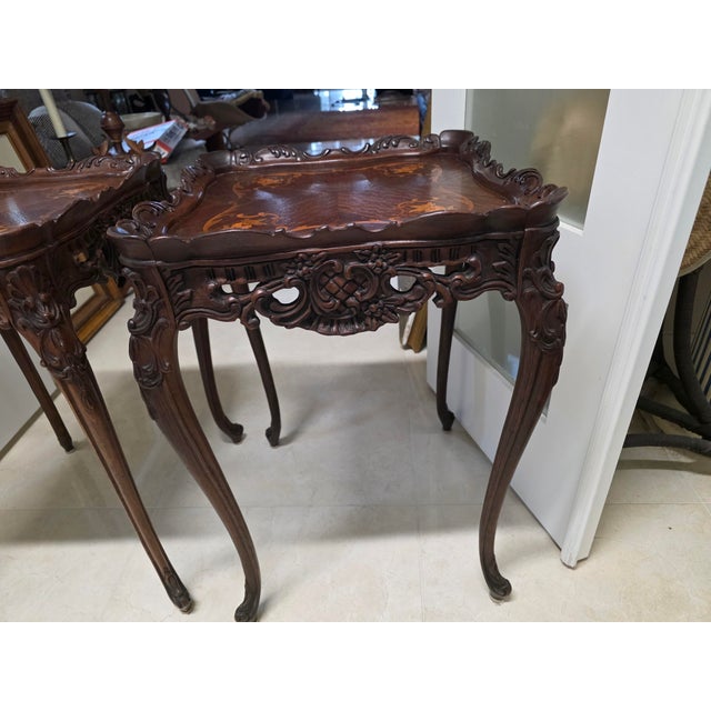 French 1940s Pair of Louis XV Style Marquetry Side Tables/End Tables French Rococo Revival For Sale - Image 3 of 9
