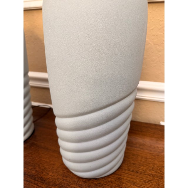 1980s Pacific Coast Lighting Postmodern Ribbed Plaster Table Lamps - Set of 2 For Sale - Image 4 of 11