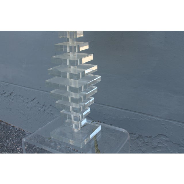 1960s Mid-Century Modern Stacked Lucite Lamp For Sale - Image 9 of 11