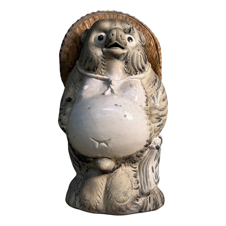 large-showa-era-tanuki-statue-