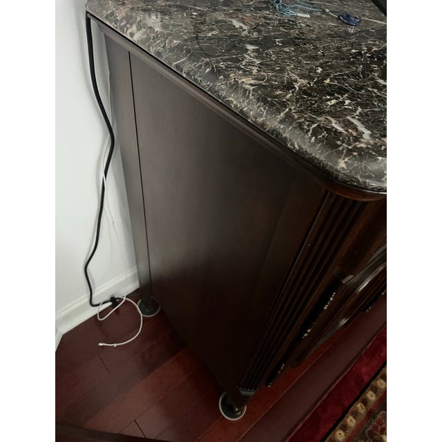 Rustic European Bernhardt Vintage Neo-Traditional Mahogany Buffet Sideboard / Credenza With Marble Top For Sale - Image 3 of 8