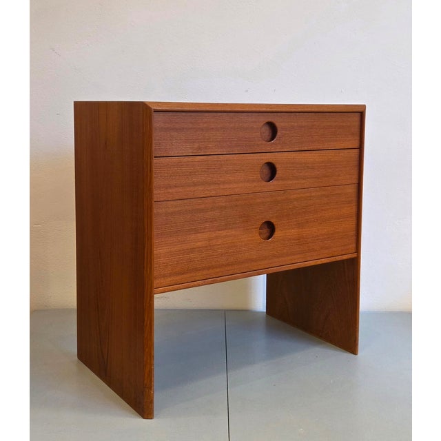 High-quality design and construction. Reduced, functional design. The shadow cast by the circular handle recess gives the...