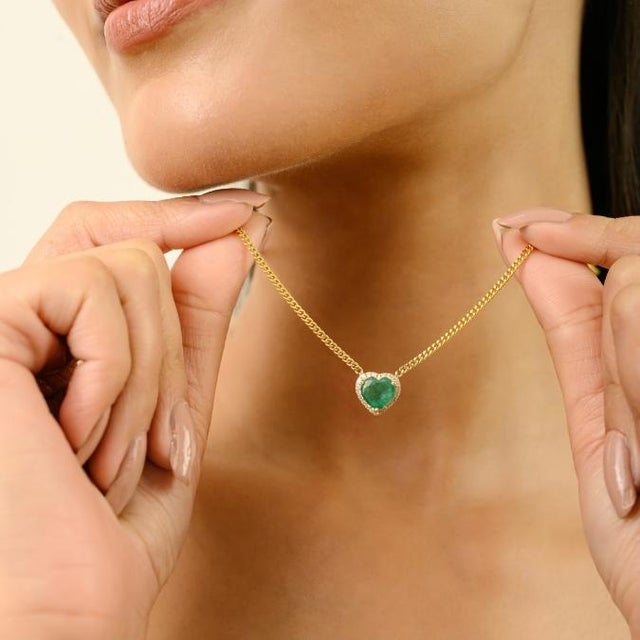1.29ct Emerald Heart Necklace With Diamonds Inspired by Mid Century in 14k Gold For Sale - Image 4 of 13