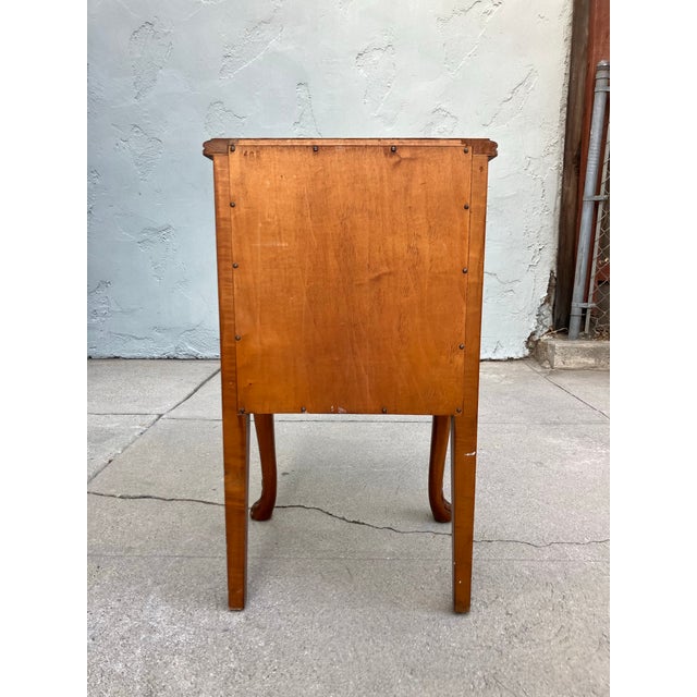 1900-1909 French Louis XV Style Burl Bedside Table For Sale - Image 4 of 7