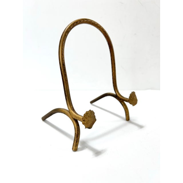 Vintage Brass Shell Motif Display Stand – Coastal Regency Book or Plate Easel For Sale - Image 9 of 9