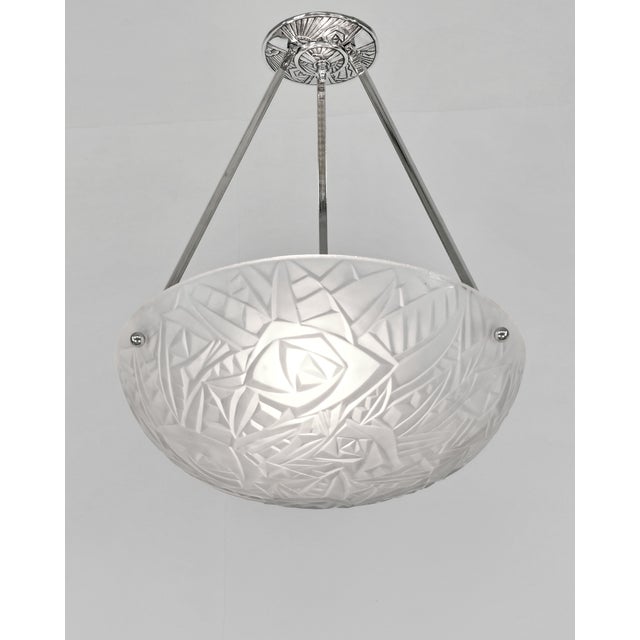 1930s French Art Deco Pendant Light by Noverdy 1930s - Floral Frosted Glass & Nickeled Bronze For Sale - Image 5 of 10