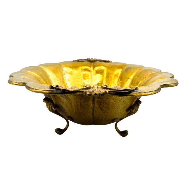 Vintage Hand-Hammered Brass Footed Centerpiece Bowl With Foliate Handles – Rustic European / Rococo For Sale - Image 9 of 15