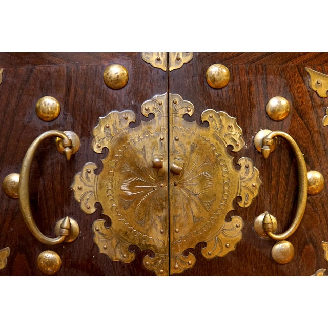 Wood 19th Century Antique Korean Elm Wood and Brass Tansu Chest For Sale - Image 7 of 13