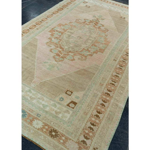 Turkish Vintage Rug 4'8" x 7'7" #20608 For Sale - Image 4 of 8
