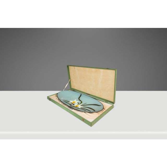 1960s 1960s Japanese Mid-Century Modern Hand-Painted Glass Serving Dish Depicting Orchids W/ Protective Case by Mitsukoshi For Sale - Image 5 of 18