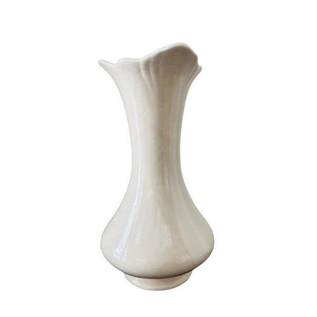 Vintage Shawnee Pottery Attributed White Vase – Ruffled Rim Opalescent Glaze Mid-Century American Art Pottery For Sale - Image 6 of 10