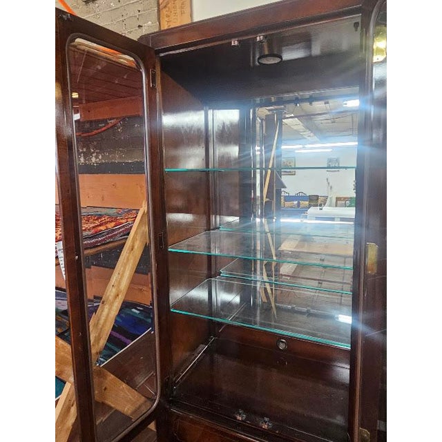 Chinoiserie Vintage American of Martinsville Chinoiserie Asian-Style Curio Display Cabinet For Sale - Image 3 of 10