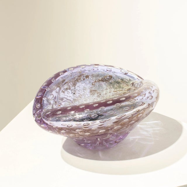Italian Vase designed in the 1970´s, hand-crafted in Murano glass with a curved shape, in lilac, with small inside bubbles.