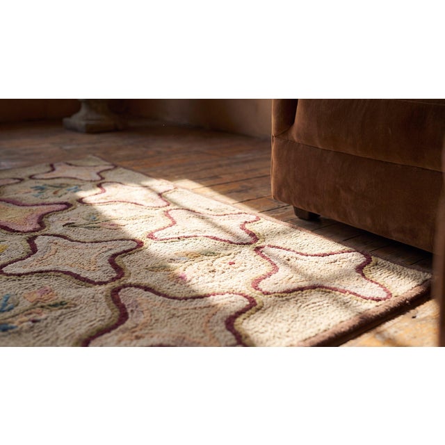 Splendid Gray Color With Oval and Florid Design Antique American Hooked Rug For Sale - Image 12 of 13