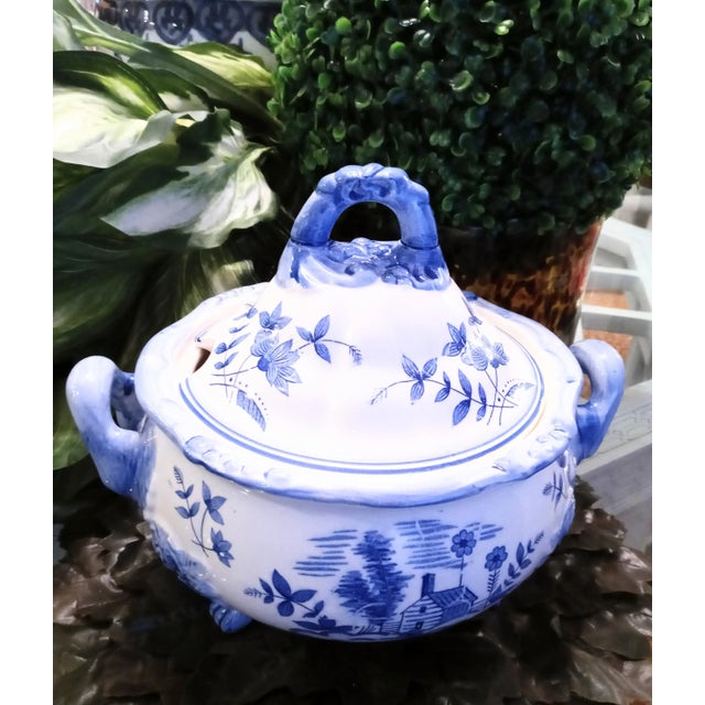 Ceramic Vintage Blue and White Vintage Chinoiserie Soup Tureen For Sale - Image 7 of 8