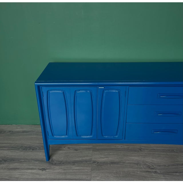 1970s Mid Century Modern High Gloss Blue Lacquered Dresser For Sale In Miami - Image 6 of 10