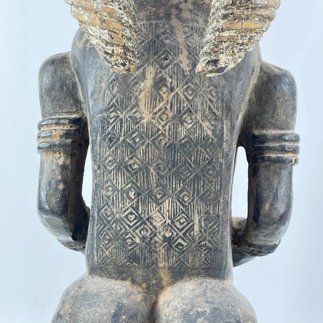 Wood Early 20th Century Baule Standing Female Figure Côte d'Ivoire MATTER COLLECTION For Sale - Image 7 of 10
