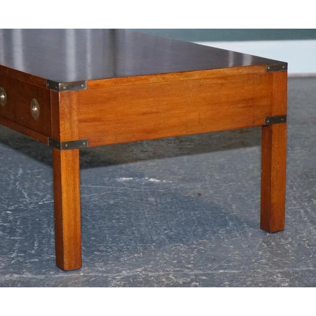 Brown Military Campaign 3-Drawer Coffee Table in Burr Yew Wood, Elm and Brass, 1950s For Sale - Image 8 of 14