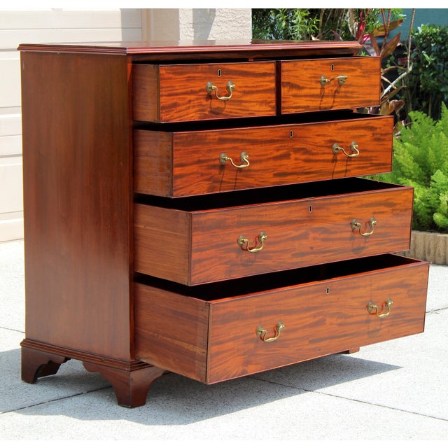 Brown Antique English Georgian Mahogany 5-Drawer Chest – Dovetail Joinery, Brass Bail Pulls, Traditional Dresser For Sale - Image 8 of 18