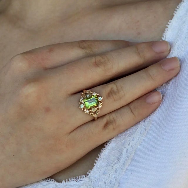 Kai Renaissance Peridot Diamond Cocktail Ring in 14k Solid Gold, size 7 For Sale In Los Angeles - Image 6 of 12