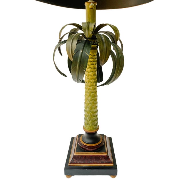 English 1980s Large Tole Palm Tree Table Lamp With Original Tole Shade by Decorative Crafts For Sale - Image 3 of 12