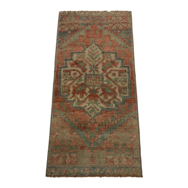 1950s Vintage Turkish Rug in Pink & Cream With Colorful Floral Medallion | Rug & Kilim For Sale - Image 5 of 7