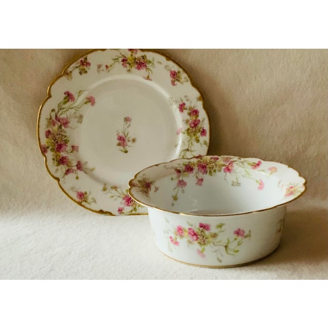1910s French Limoges Porcelain Soufflé Dish With Underplate - Hand-Painted Pink Carnations, Bawo & Dotter For Sale - Image 16 of 18