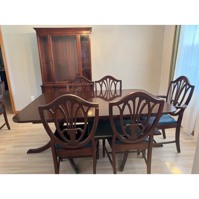 Auburn 1940s Duncan Phyfe Georgian Style Mahogany Dining Table and Shield Back Chairs - Set of 7 For Sale - Image 8 of 10