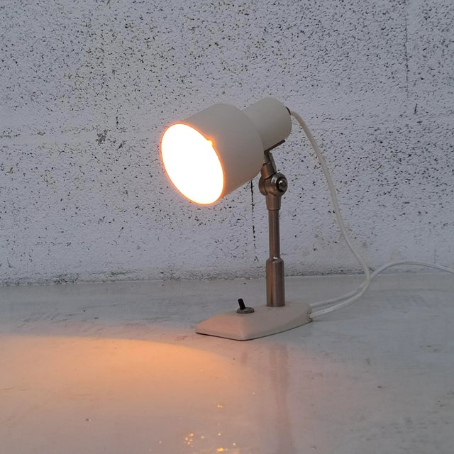 Superb and very rare wall or table adjustable lamp. Clean and current design. Well preserved, it expresses refinement and...