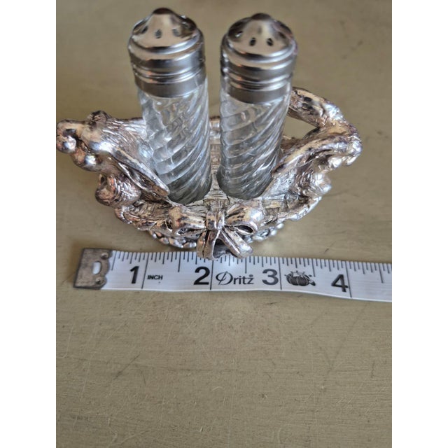 Silver Vintage Arthur Court Salt & Pepper Shaker Set Bunny Rabbit Holder Animal Serveware Easter Spring For Sale - Image 8 of 11
