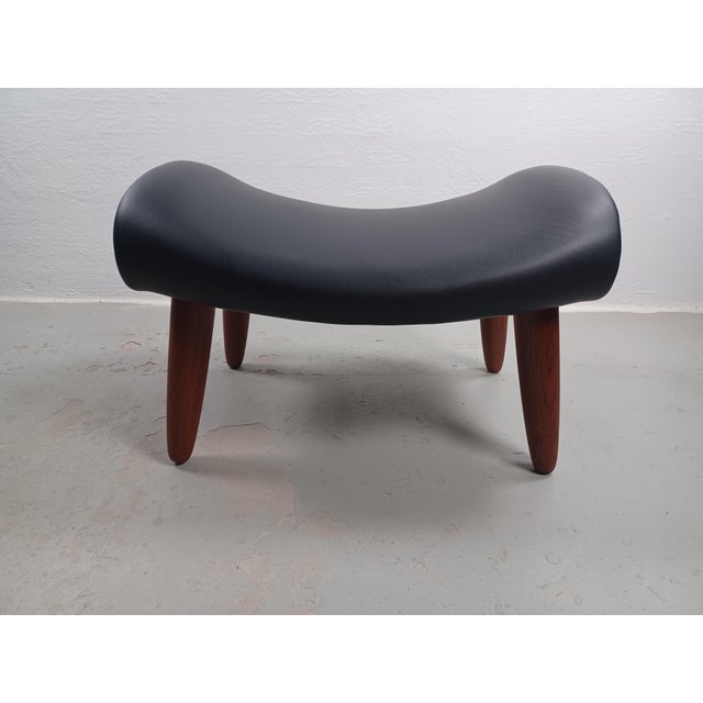 Mid-Century Modern Fully Restored Danish Ottoman in Teak and Black Leather, 1960s For Sale - Image 3 of 7